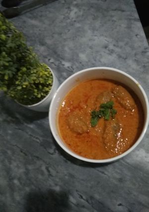 A picture of Gola kabab gravy.