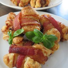 A picture of Sig's crunchy sausage rolls.