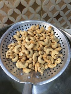 Foto resep Kacang Mede Goreng Gurih