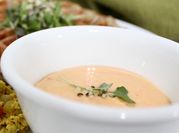 Una foto de garbanzo y pimiento rojo