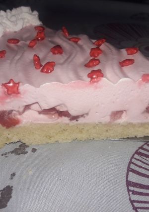 Una foto de Tarta yogurt con frutilla