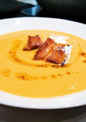 Tárkonyos burgonyakrémleves kolozsvári sült szalonnával recept fotója