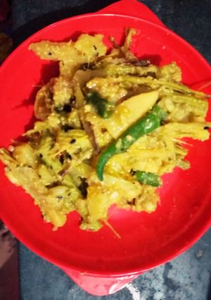 সজনে ডাটা আলু পোস্ত(sojne data alu posto recipe in Bengali) রেসিপির প্রধান ছবি