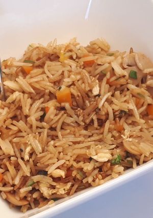A picture of Chinese stir fry rice.