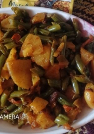 आलू बीन्स फ्राई (aloo beans fry recipe in Hindi) रेसिपी मुख्य फोटो