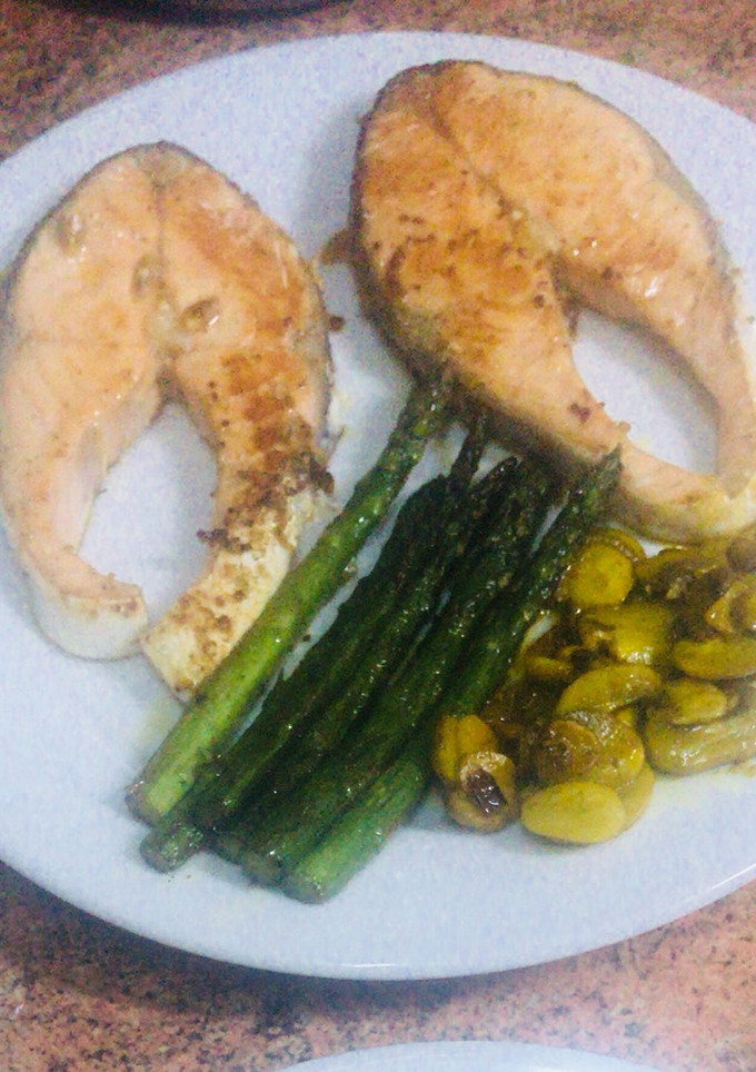 Una foto de Salmón a la plancha con limón
