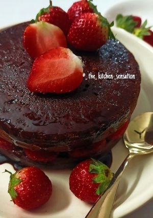 A picture of Chocolate strawberry cake.