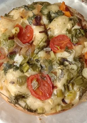 ફોકાસિયા બ્રેડ (focaccia Bread Recipe In Gujarati) રેસીપી મુખ્ય ફોટો