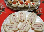 Una foto de bocadillos jamon y queso