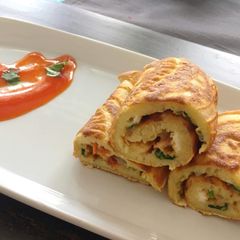 A picture of Crepe egg roll.