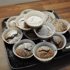 A picture of Simple chocolate cakes.