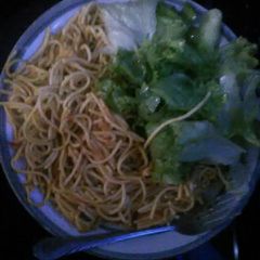 A picture of Spaghetti with lettuce.