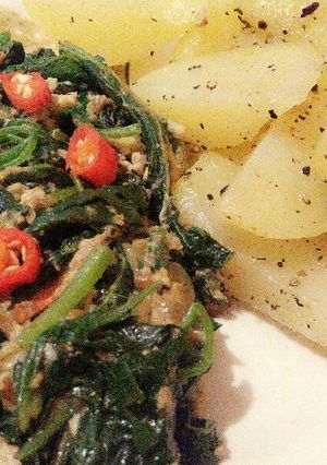 Foto resep Bayam Tumis Telur Dadar (menu hari pertama diet mayo)