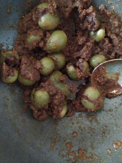 ગુંદા નું લોટ વાળું ભરેલું શાક (Gunda Besan Bharelu Shak Recipe In Gujarati) રેસીપી મુખ્ય ફોટો
