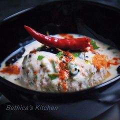 A picture of Thayir Vadai (Dahi Vada - South Indian Style).
