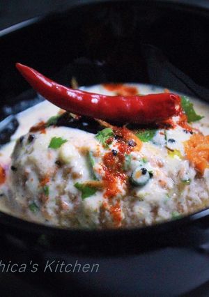 A picture of Thayir Vadai (Dahi Vada - South Indian Style).