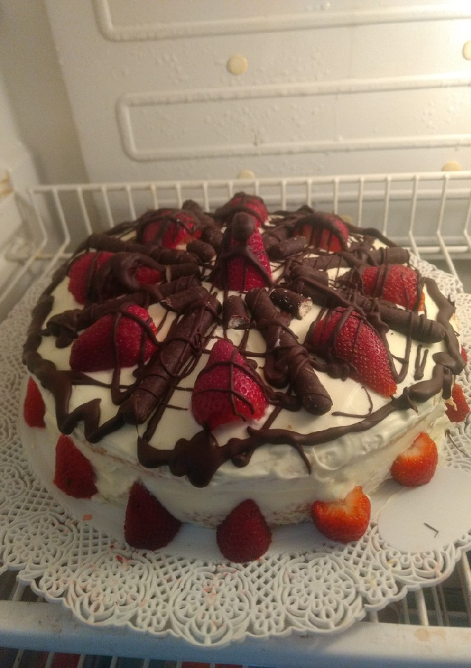 Una foto de Bizcochuelo ideal para cumpleaños muy esponjoso rápido y fácil