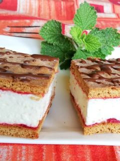 Mézes túróskocka🍯🍓 recept fotója