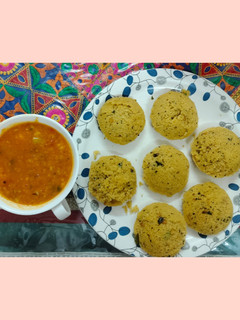 सूजी और दही इडली रेसिपी मुख्य फोटो