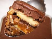 Una foto de postres con crema pastelera