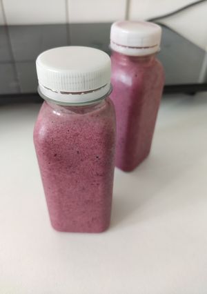 Une photo de Smoothie pomme poire prune et mûres