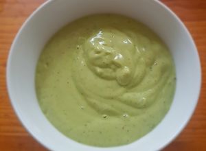 Una foto de Aderezo de aguacate para ensaladas