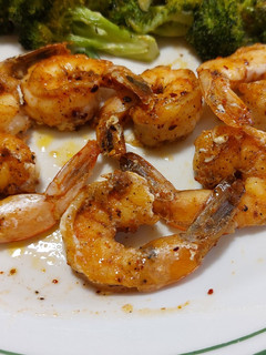 Una foto de Camarones salteados