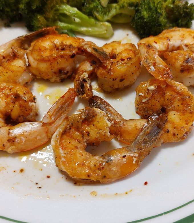 Una foto de Camarones salteados