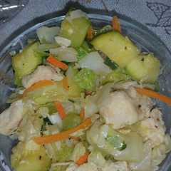 Foto principal de Trocitos de bagre con calabacitas y más verduras