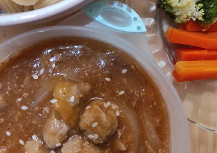 Bola Daging Kuah Tomat (Meat Balls with Bolognese Sauce)