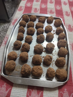 Una foto de Trufas de pan de Pascua.🍪☕
