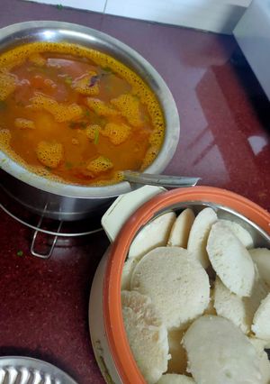इडली साम्भर (idly sambhar recipe in hindi) रेसिपी मुख्य फोटो