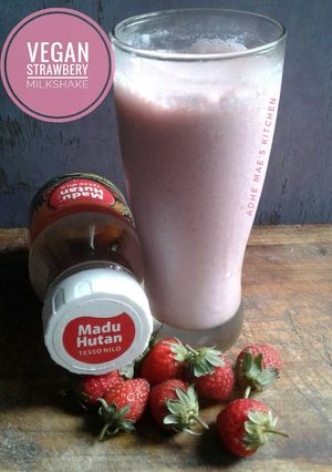 Foto resep Vegan Strawbery Milkshake #BulanPeduliKankerPayudara