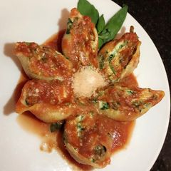 A picture of Large cheese and spinach stuffed shell pasta.