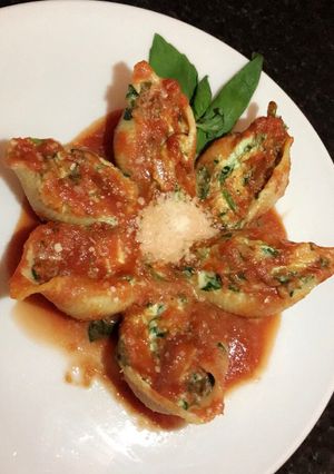 A picture of Large cheese and spinach stuffed shell pasta.
