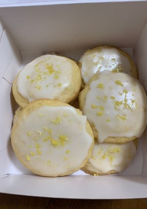 A picture of Glazed Lemon Cookies.
