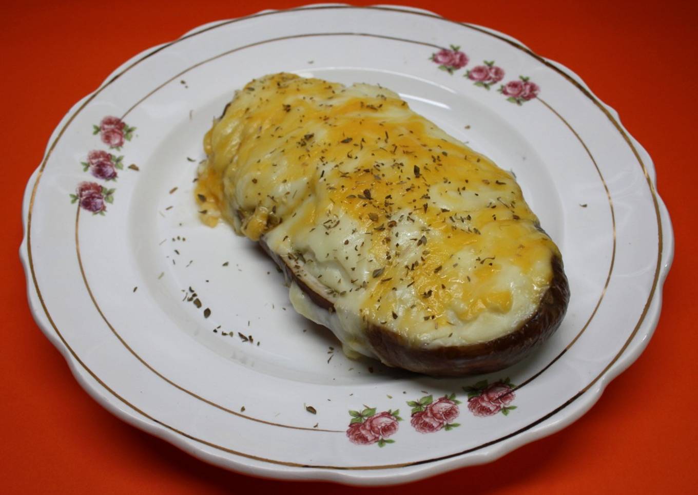 Berenjena rellena de carne picada