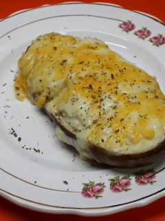Una foto de Berenjena rellena de carne picada