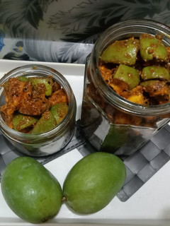 कच्चे आम का अचार रेसिपी मुख्य फोटो