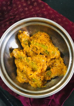 સરગવા નુ લોટવાળું શાક (Saragva Lotvalu Shak Recipe In Gujarati) રેસીપી મુખ્ય ફોટો