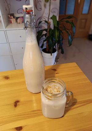 A picture of Almond Milk (Beverage).