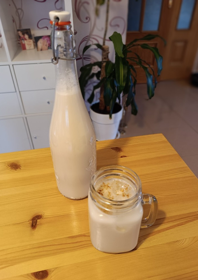 Una foto de Leche (bebida) de almendras