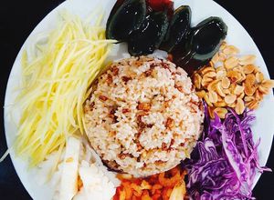 Hình của món Cơm chiên mắm ruốc.