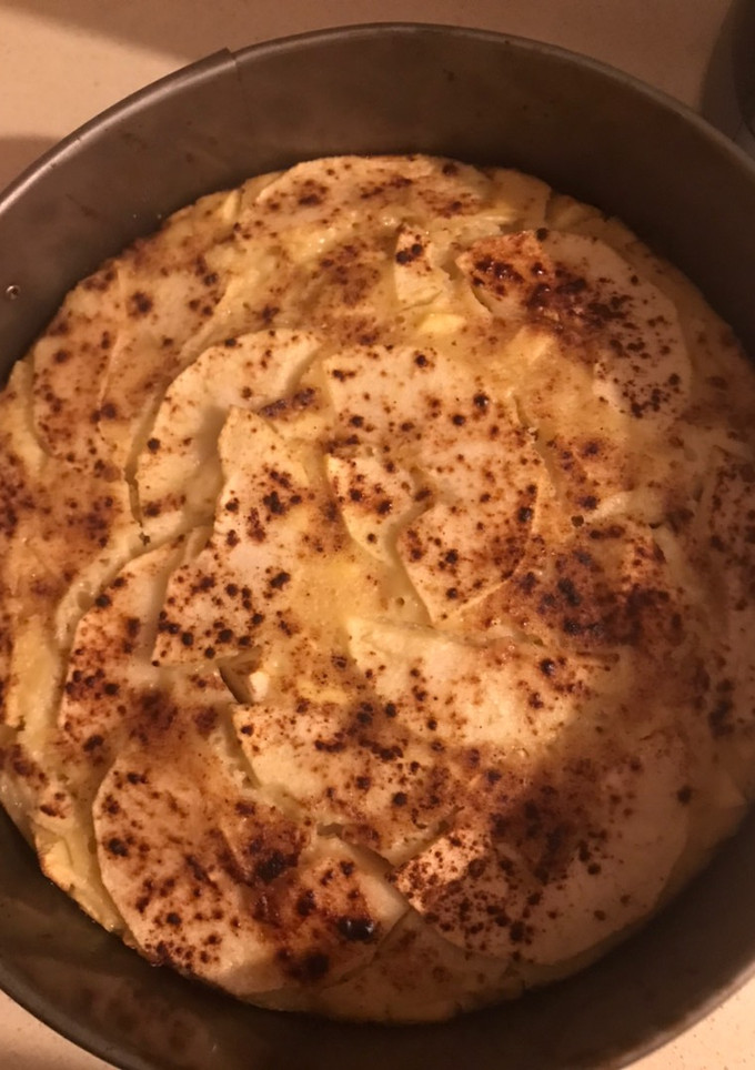 Una foto de Tarta de manzana y yogur fácil!