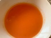 Una foto de gazpacho de melocotón