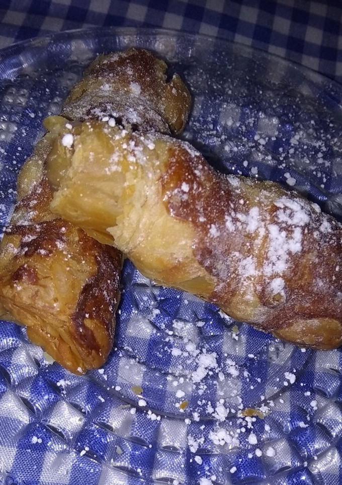 Una foto de Cannolis de crema a la canela
