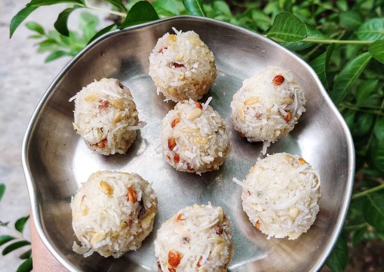 Coconut ladoos