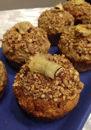 Una foto de Muffin integral de plátano(banana) con chispas de chocolate