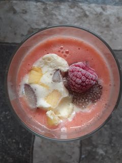 Foto resep Strawberry Float / Strawberry Smoothies Yogurt Vanilla Ice Cream