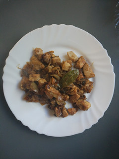 Una foto de Pollo con champiñones
